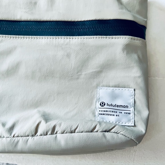 Lululemon Patch Logo Crossbody Bag, Trench/Graphite Grey - Picture 2 of 7